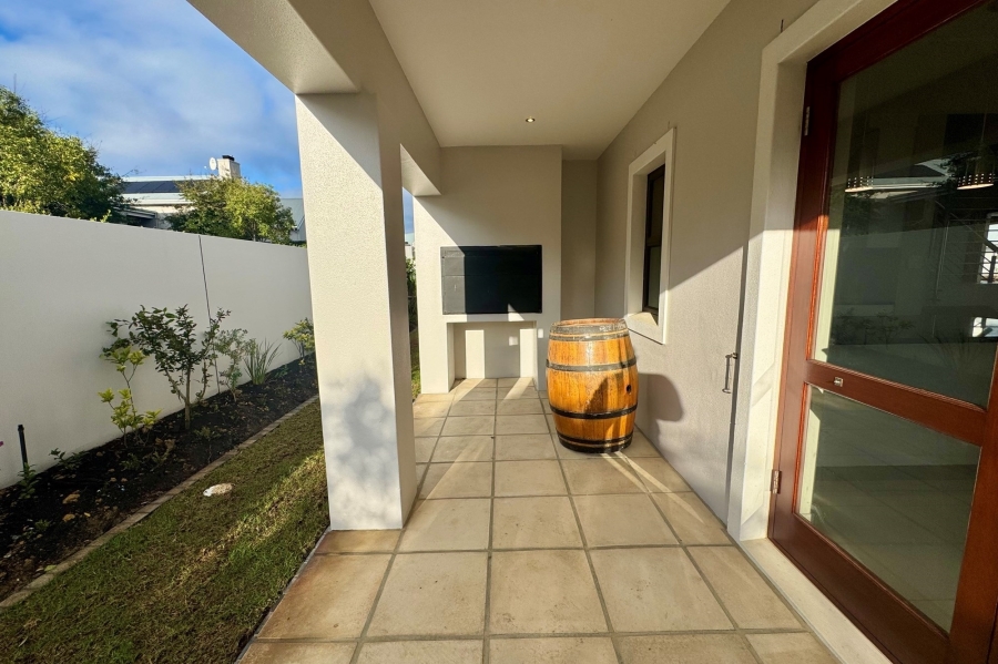 To Let 3 Bedroom Property for Rent in Graanendal Western Cape